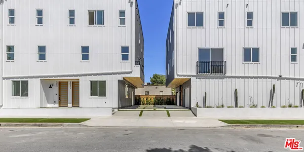 $5,200 | 5048 Cleon Avenue, Unit 1, North Hollywood, CA 91601