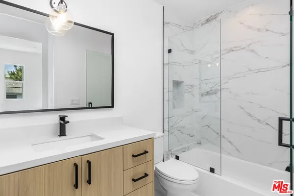 $5,200 | 5048 Cleon Avenue, Unit 1, North Hollywood, CA 91601
