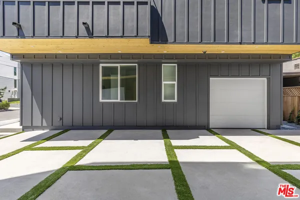 $5,200 | 5048 Cleon Avenue, Unit 1, North Hollywood, CA 91601