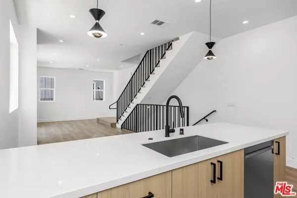 $5,200 | 5048 Cleon Avenue, Unit 1, North Hollywood, CA 91601