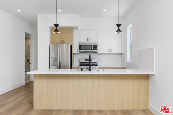 $5,200 | 5048 Cleon Avenue, Unit 1, North Hollywood, CA 91601