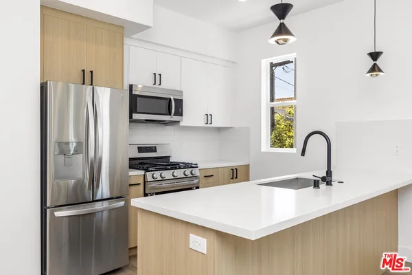 $5,200 | 5048 Cleon Avenue, Unit 1, North Hollywood, CA 91601
