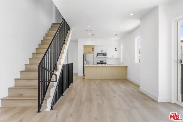 $5,200 | 5048 Cleon Avenue, Unit 1, North Hollywood, CA 91601