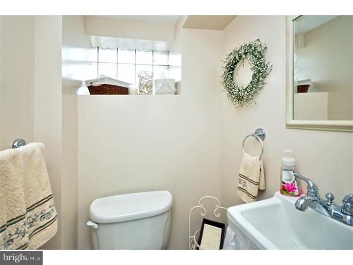 12616 Chilton Road Philadelphia, PA 19154 - Photo 14 of 22 Bathroom