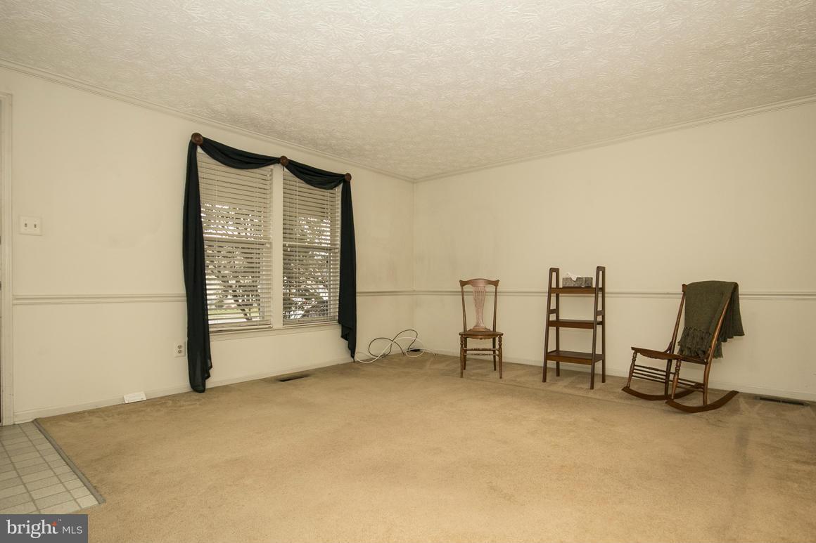 4 Rader Court Baltimore, MD 21234 - Photo 6 of 25 Living Room