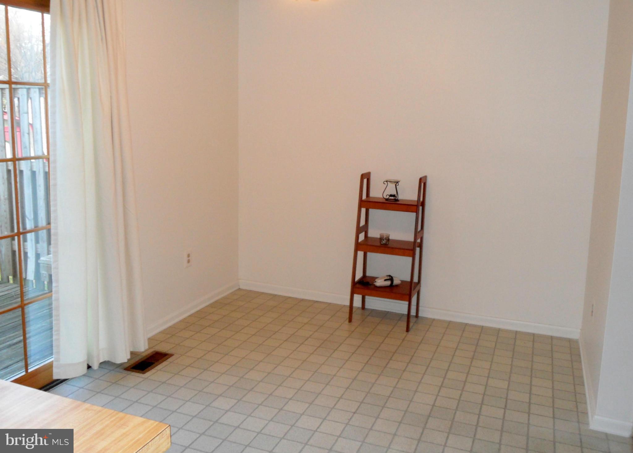 4 Rader Court Baltimore, MD 21234 - Photo 10 of 25 Kitchen table space