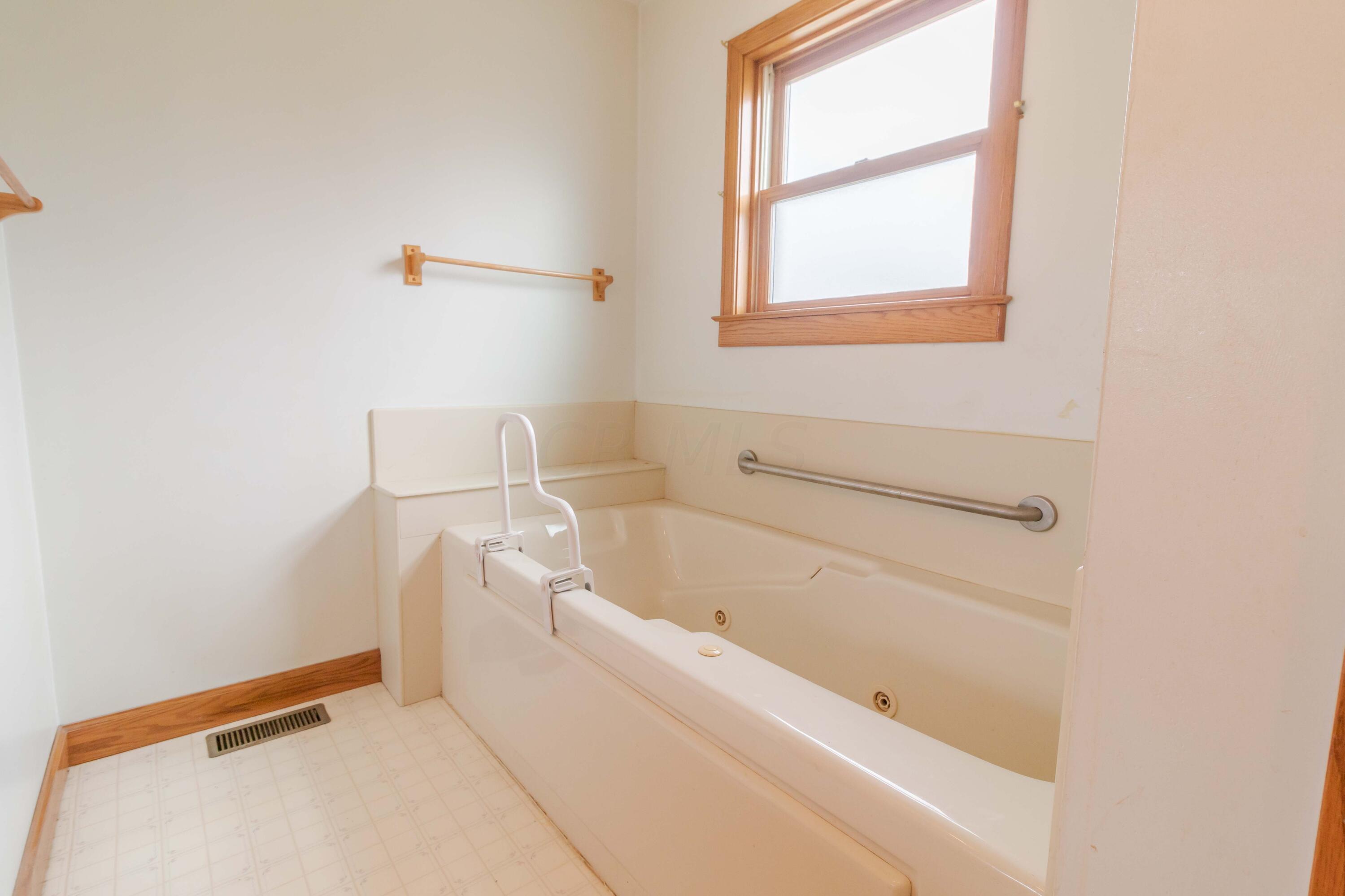 7667 Winchester Road Northwest Carroll, OH 43112 - Photo 20 of 65 Primary Bath