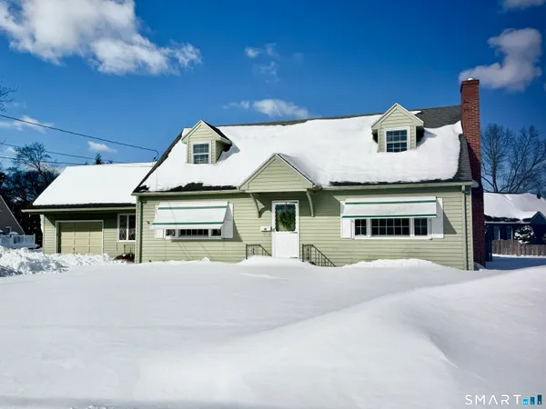 $365,000 | 10 Helena Lane, Windsor Locks, CT 06096