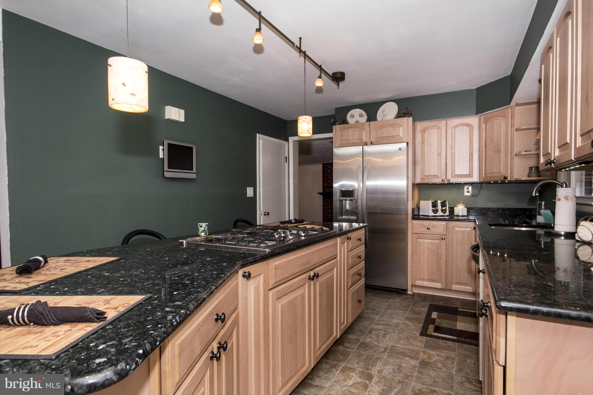 4259 Darleigh Road Baltimore, MD 21236 - Photo 7 of 30 9' Center Island w/Granite Counters/Cooktop