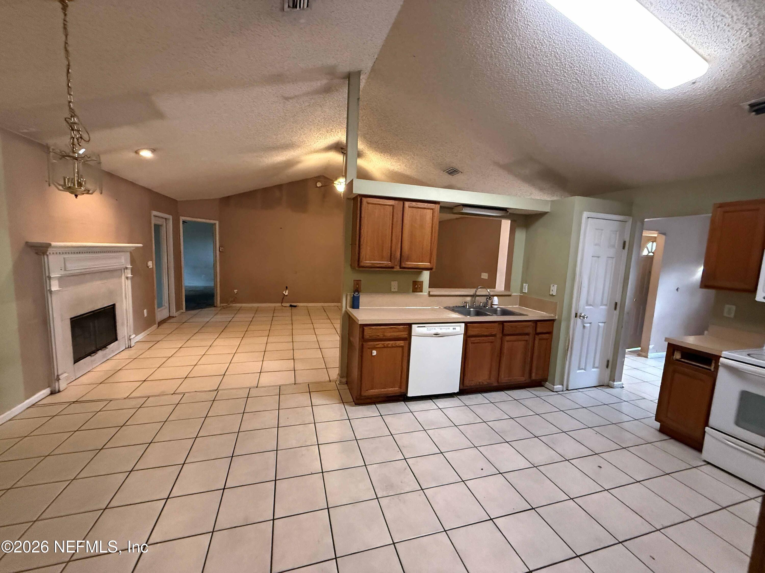 8319 Springtree Road Jacksonville, FL 32210 - Photo 5 of 22 kit fr
