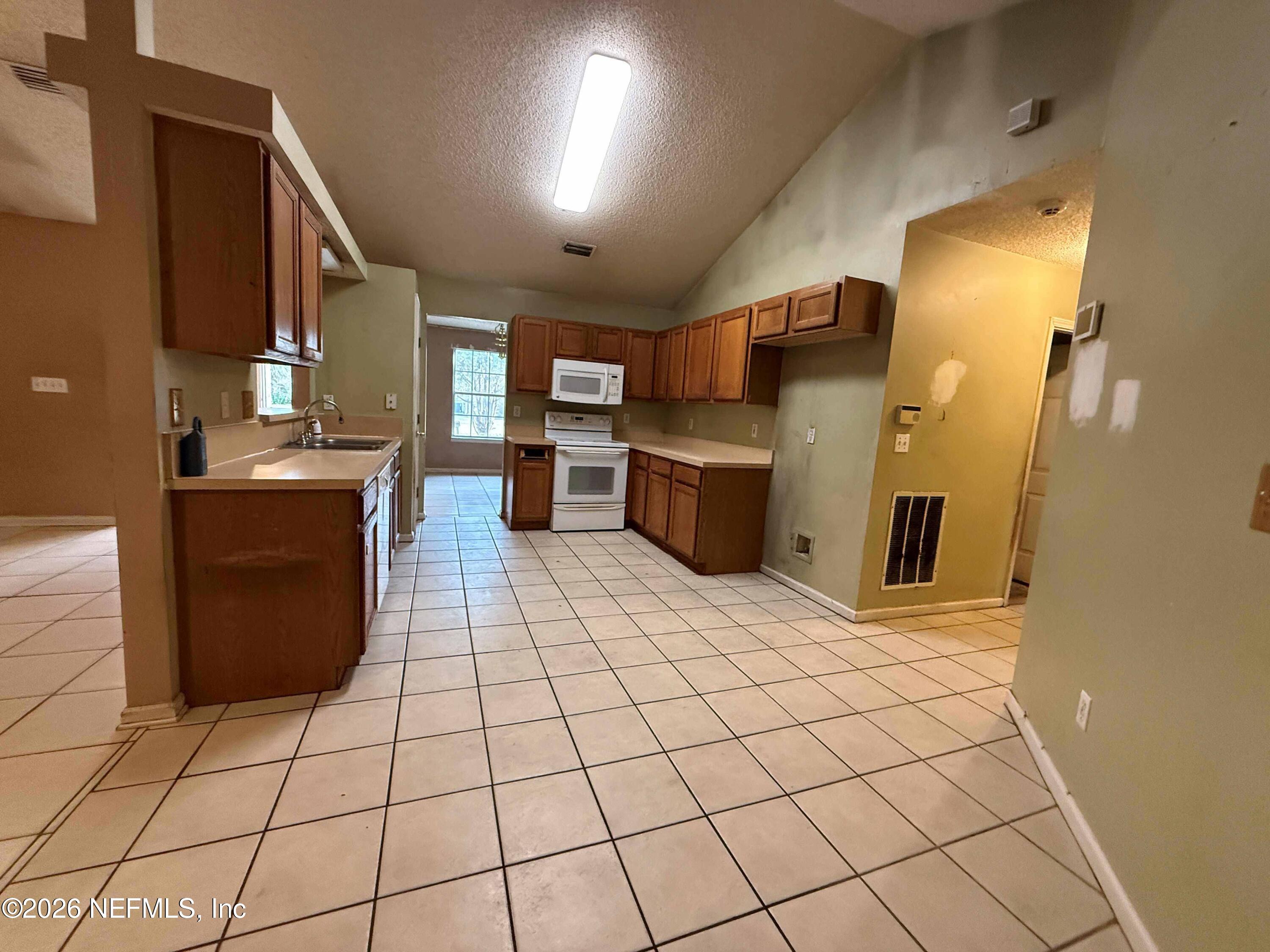 8319 Springtree Road Jacksonville, FL 32210 - Photo 6 of 22 kit