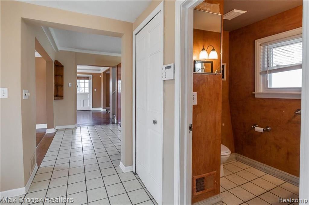 5277 West Maple Road West Bloomfield, MI 48322 - Photo 5 of 40