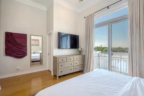 $699,999 | 2211 West Roscoe Street, Unit 4W, Chicago, IL 60618