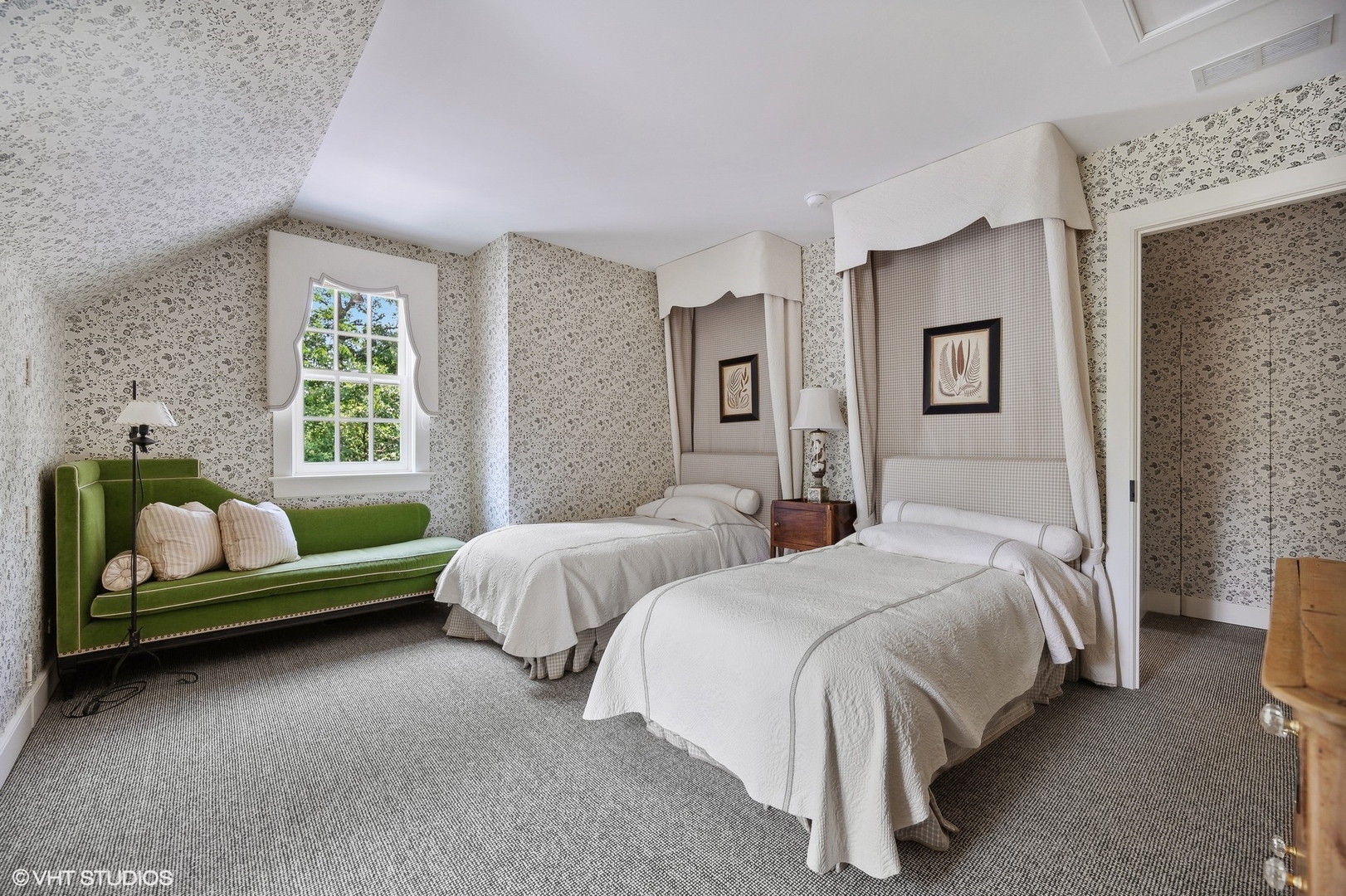 25 Indian Hill Road Winnetka, IL 60093 - Photo 68 of 84 a spacious bedroom with two beds and a couch