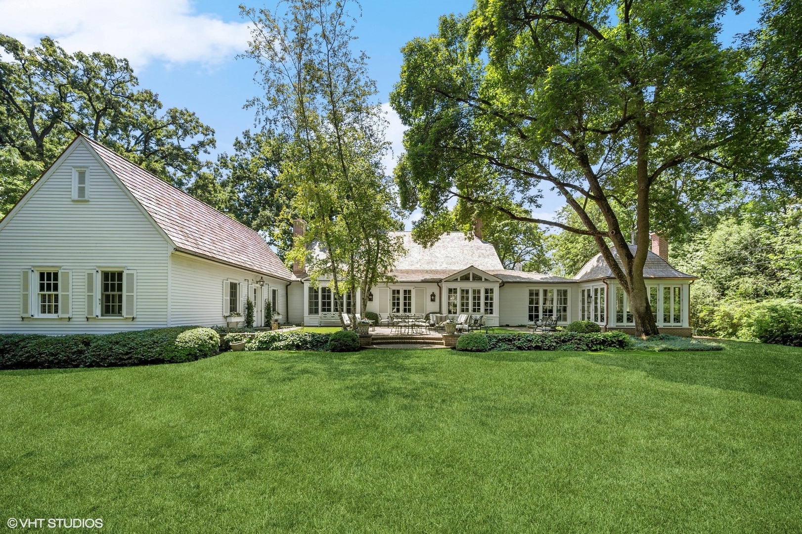 25 Indian Hill Road Winnetka, IL 60093 - Photo 78 of 84 a front view of house with yard and green space