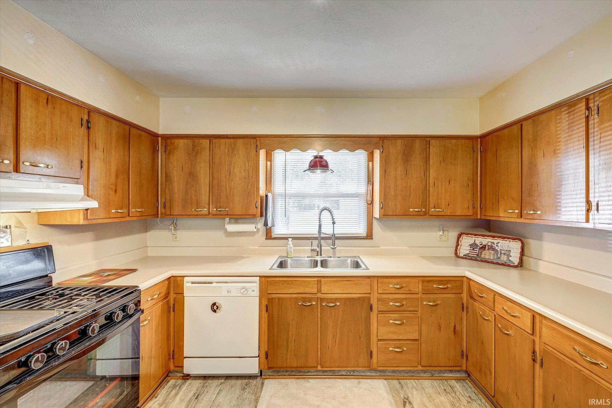 1697 North St Road Bloomfield, IN 47424 - Photo 4 of 32
