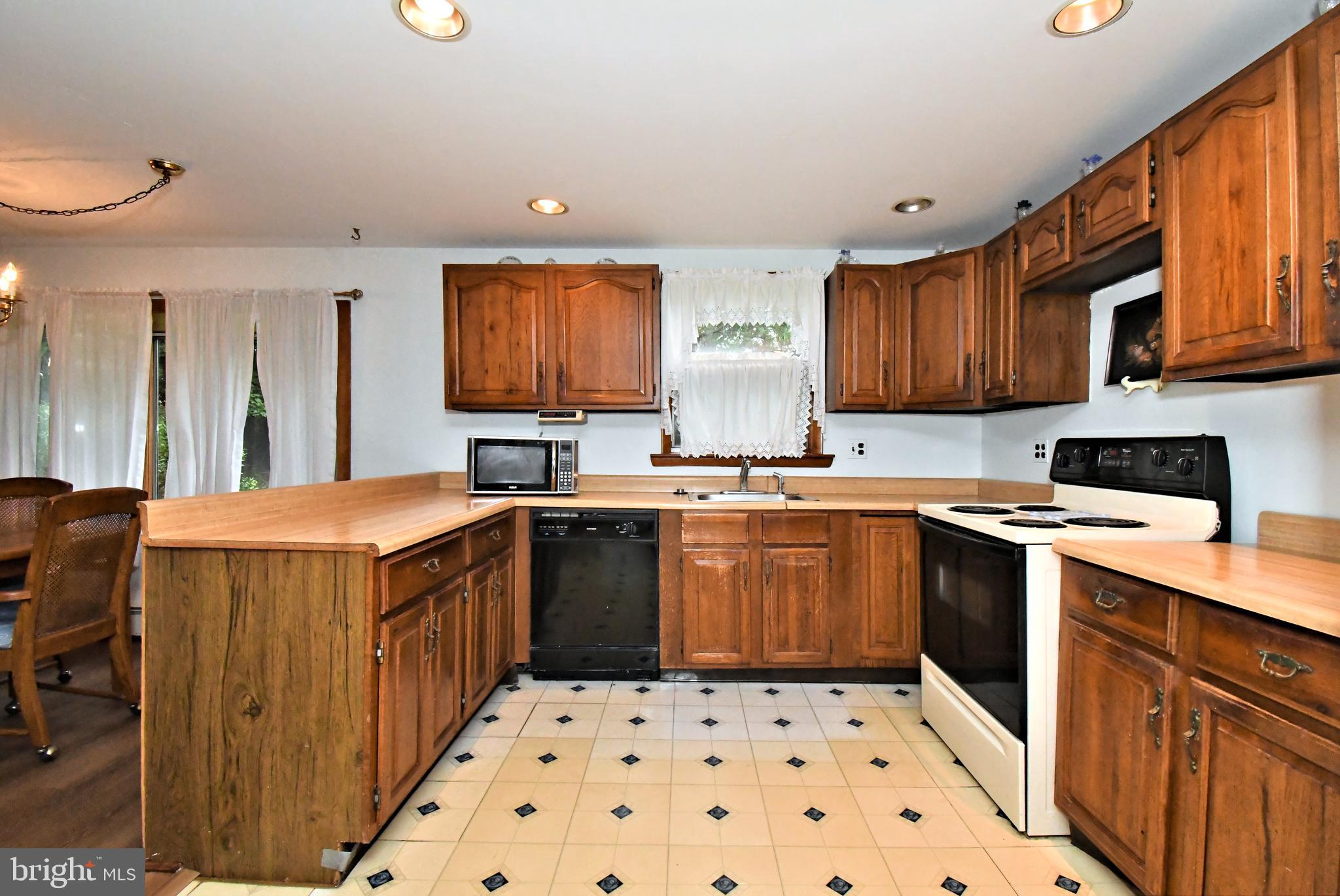 500 Burton Road Oreland, PA 19075 - Photo 12 of 54 Kitchen