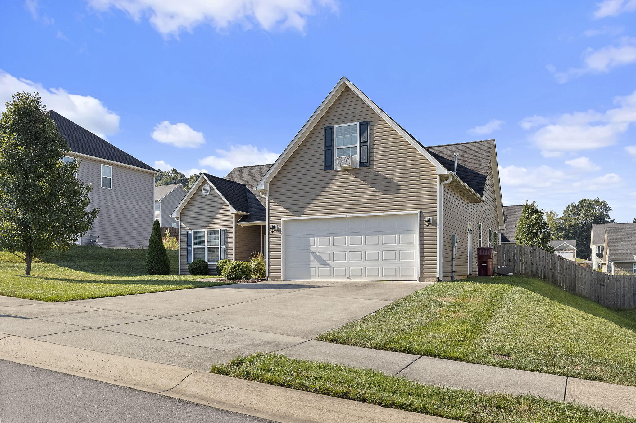 603 Suffolk Road Johnson City, TN 37615 - Photo 3 of 30 2-web-or-mls-217A7455