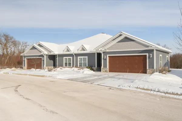 $459,900 | 106 Phantom Lake, Mukwonago, WI 53149