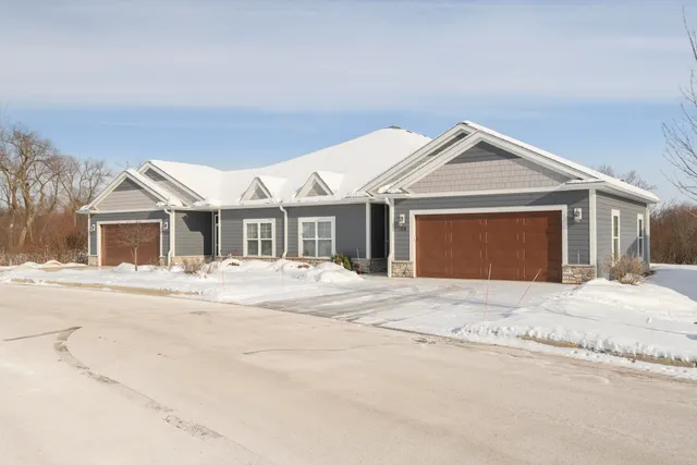 $469,900 | 106 Phantom Lake, Mukwonago, WI 53149