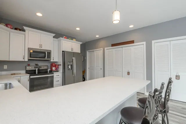 $469,900 | 106 Phantom Lake, Mukwonago, WI 53149