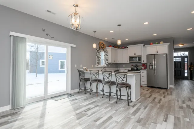 $469,900 | 106 Phantom Lake, Mukwonago, WI 53149