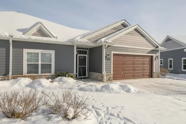 $469,900 | 106 Phantom Lake, Mukwonago, WI 53149