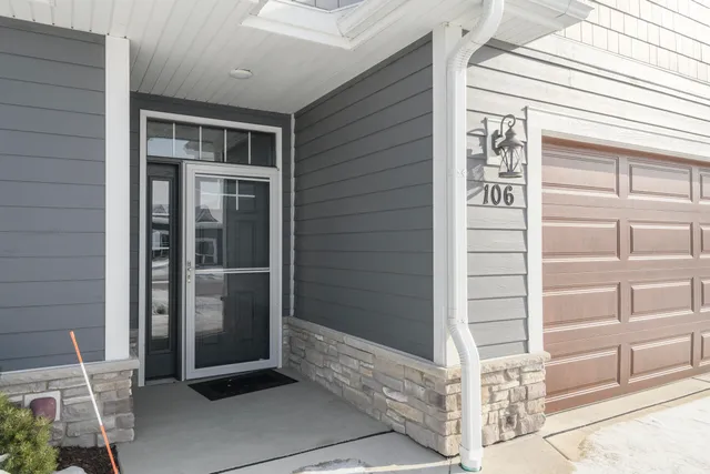 $469,900 | 106 Phantom Lake, Mukwonago, WI 53149