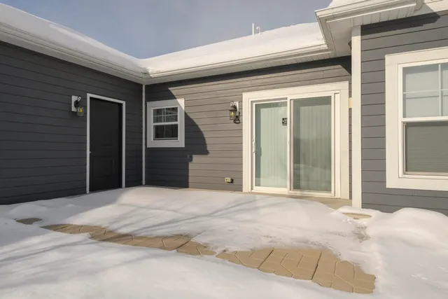 $469,900 | 106 Phantom Lake, Mukwonago, WI 53149