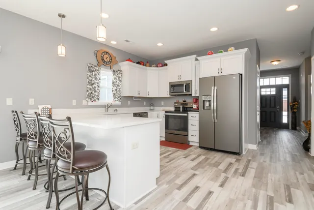 $469,900 | 106 Phantom Lake, Mukwonago, WI 53149