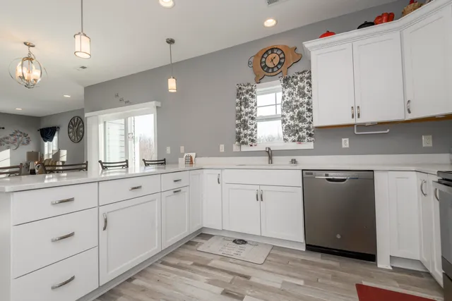 $469,900 | 106 Phantom Lake, Mukwonago, WI 53149