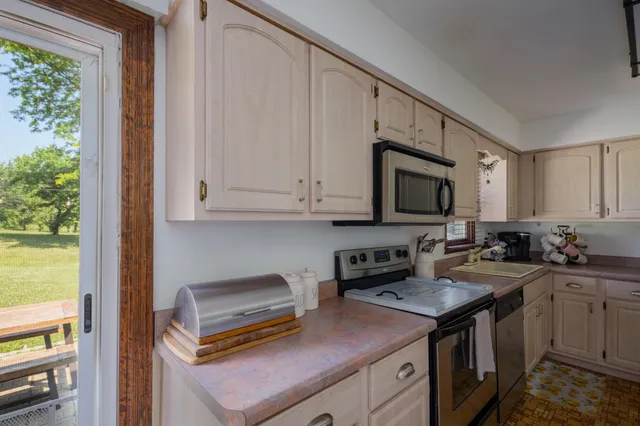 $549,900 | 21200 82nd Street, Bristol, WI 53104