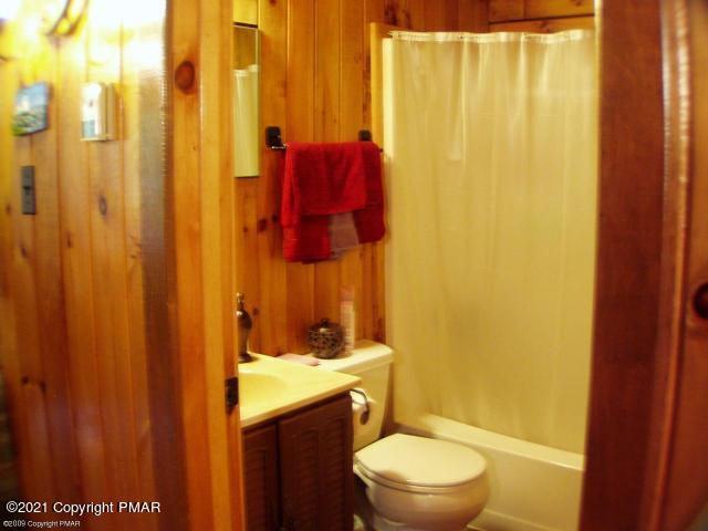 301 Lookout Point Road Canadensis, PA 18325 - Photo 15 of 18 Bathroom - All Wood!