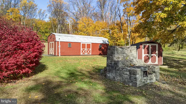 a picture of a black and white wall