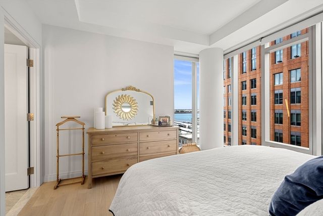 $2,449,000 | 135 Seaport Boulevard, Unit 1806, Boston, MA 02210