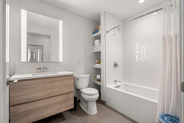 $2,449,000 | 135 Seaport Boulevard, Unit 1806, Boston, MA 02210