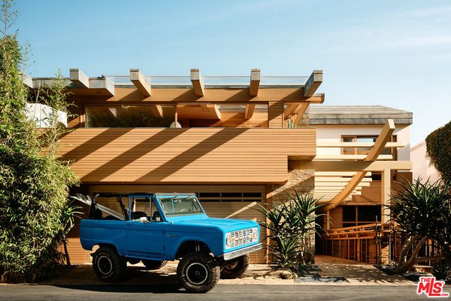 a car parked in front of a building