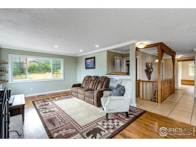 a view of a window in an empty room