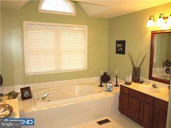 108 Rampart Place Ambler, PA 19002 - Photo 8 of 12 Gallery Image 8
