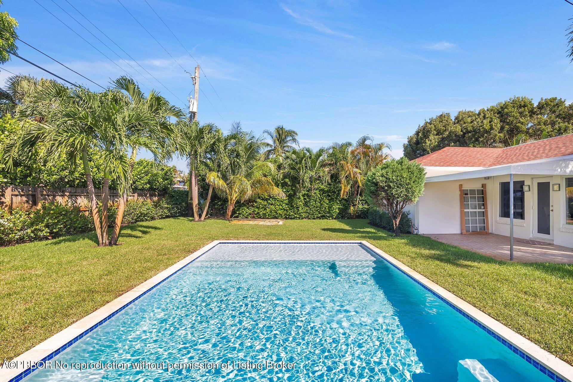 361 Franklin Road West Palm Beach, FL 33405 - Photo 20 of 32 a view of swimming pool with a yard