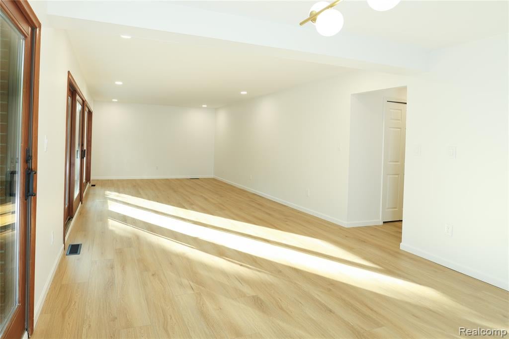 24095 Farmington Road Farmington, MI 48336 - Photo 13 of 51 Gallery Image 13