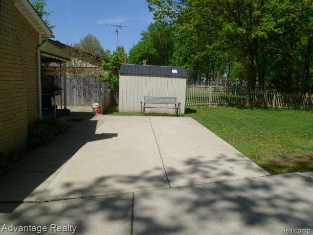 11331 Common Road Warren, MI 48093 - Photo 9 of 9 P1020056.JPG