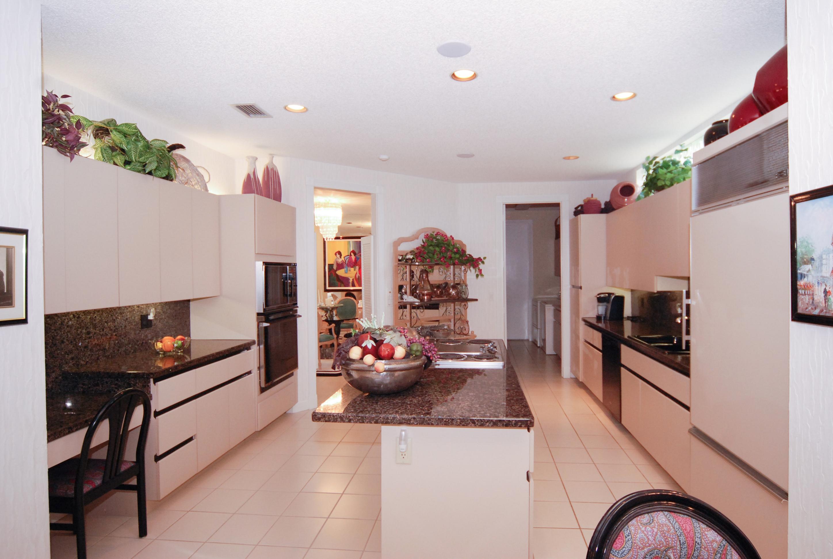 5383 Ascot Bend Boca Raton, FL 33496 - Photo 13 of 31 kitchen2