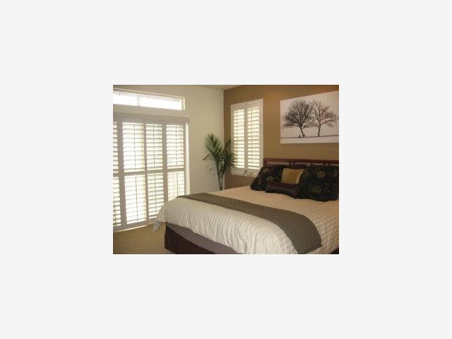 552 Monterey Road Pacifica, CA 94044 - Photo 6 of 9 a bedroom with a bed and a window