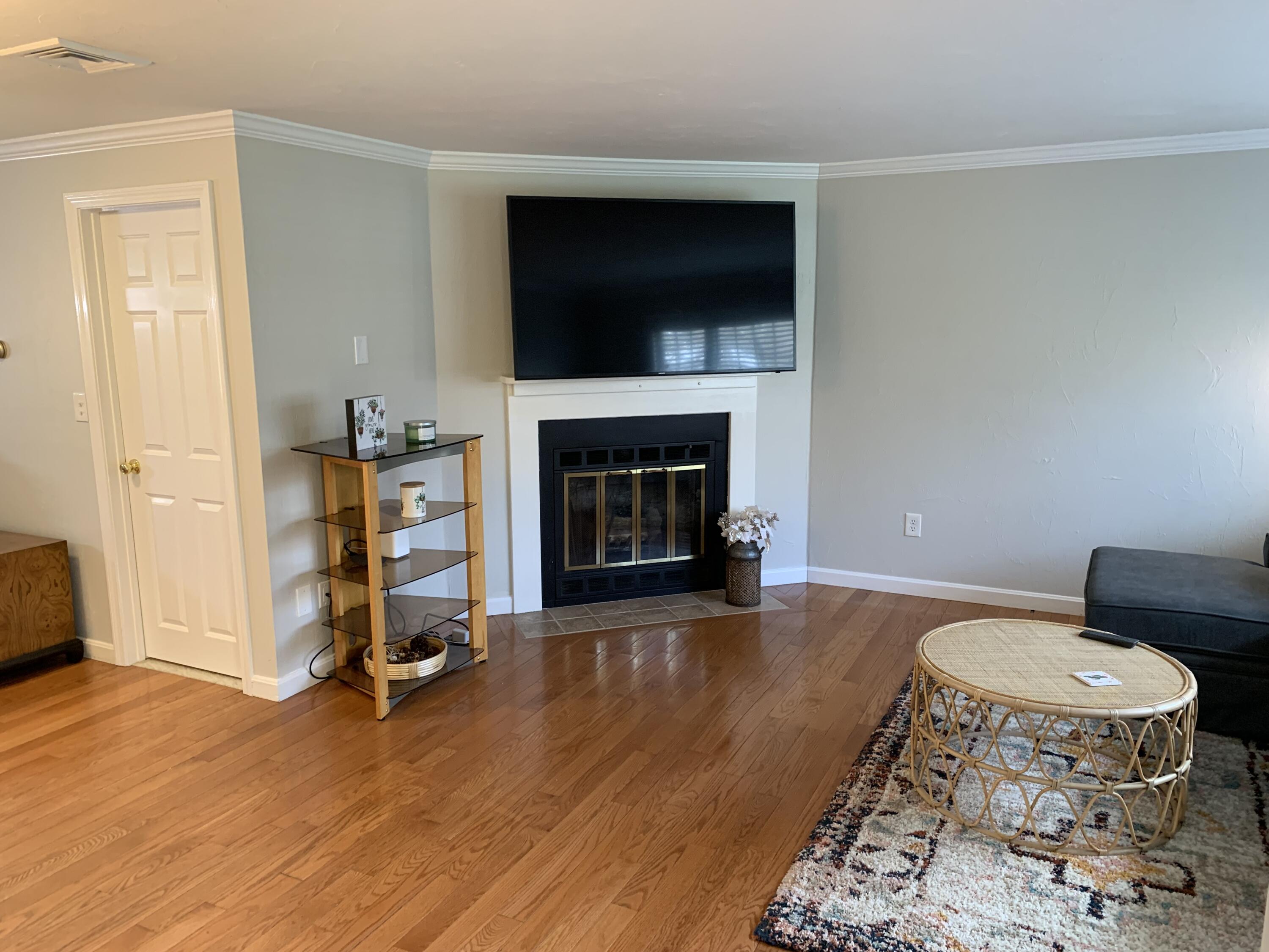 195 Falmouth Road, Unit 14B Mashpee, MA 02649 - Photo 3 of 32 IMG_9535