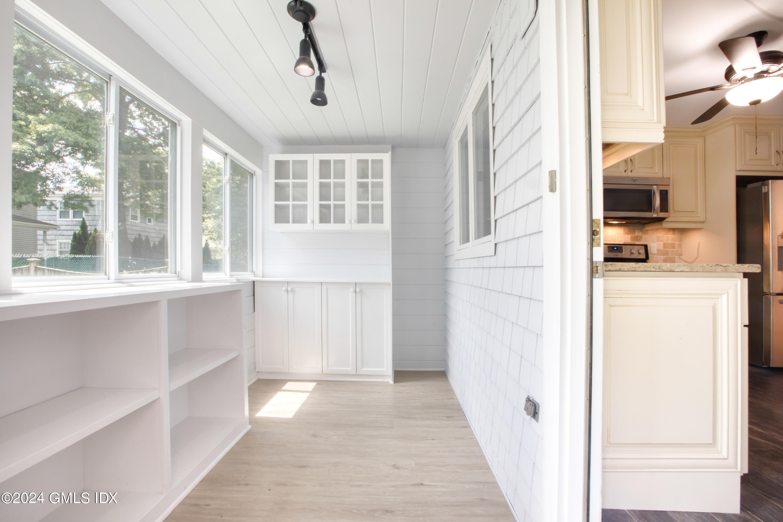 8 Ridge Place, Unit 1 Greenwich, CT 06831 - Photo 12 of 38 MUDROOM