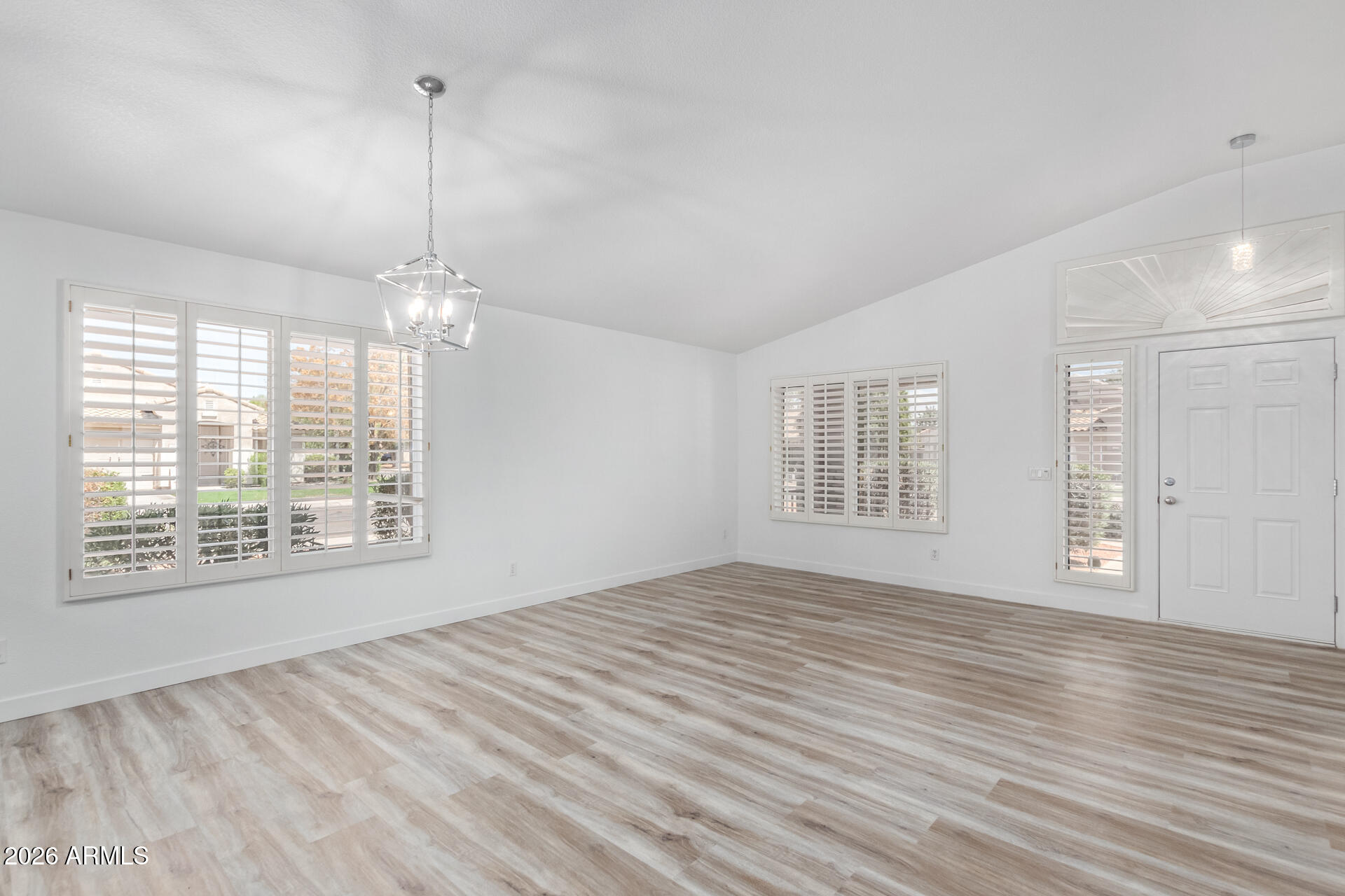 2232 South Nielson Street Gilbert, AZ 85295 - Photo 4 of 41 04 - Nielson