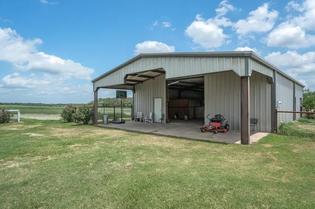a view of a house with backyard and entertaining space