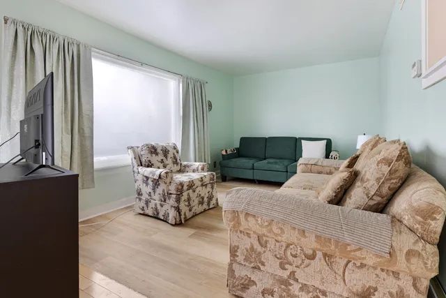 $190,000 | 335 East Lake Park Avenue, Round Lake Beach, IL 60073