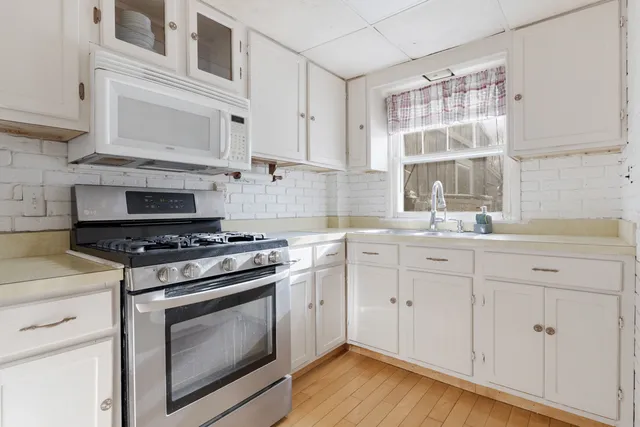 $190,000 | 335 East Lake Park Avenue, Round Lake Beach, IL 60073